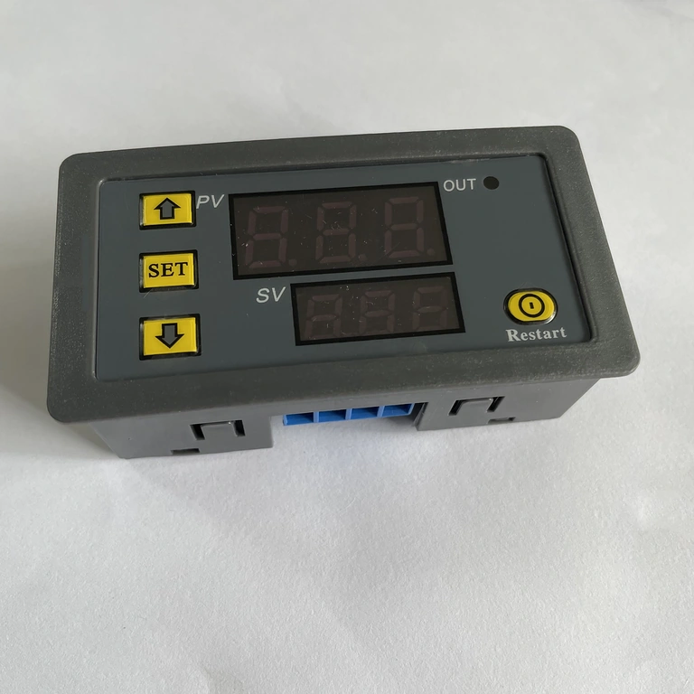 Programmierbarer elektronischer Timer mit erweiterten Funktionen und Dual-Display