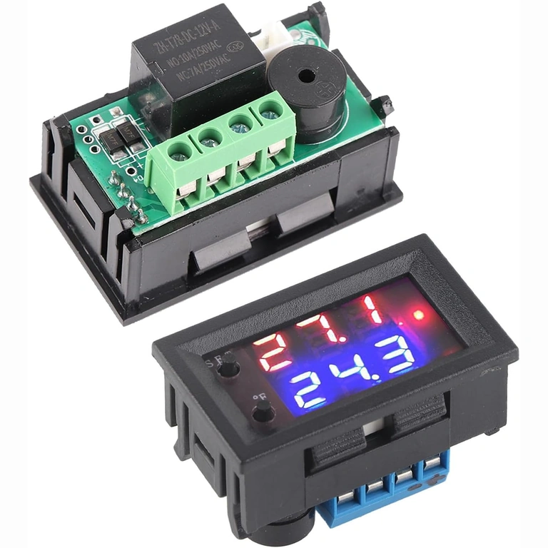 Vorder- und Rückseite des digitalen Thermostats mit Anzeige und Klemmen