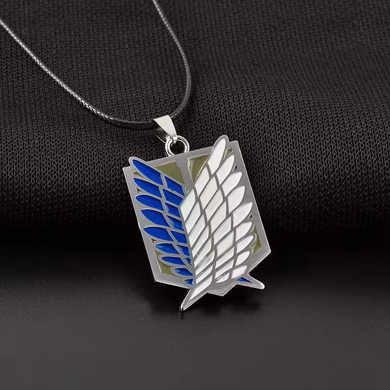 Attack on Titan Anime Anhänger – Silberkette Medaillon für Manga & Cosplay Fans