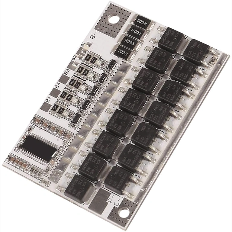 Nahaufnahme der Komponenten BMS-Modul 5S 100A Detailansicht der Vorderseite der BMS 5S 100A Platine, elektronische Bauteile gut erkennbar