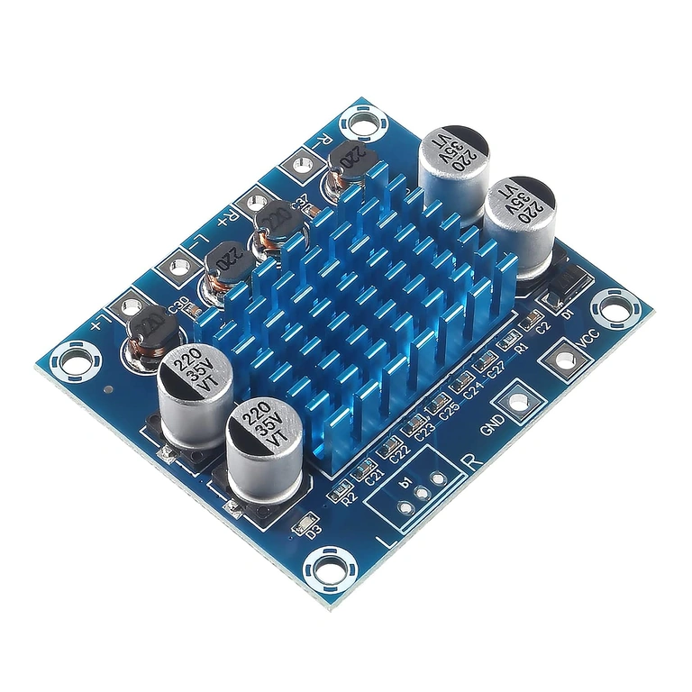 Detailaufnahme der Kühlkörper für Auto-Audioverstärker XH-A232