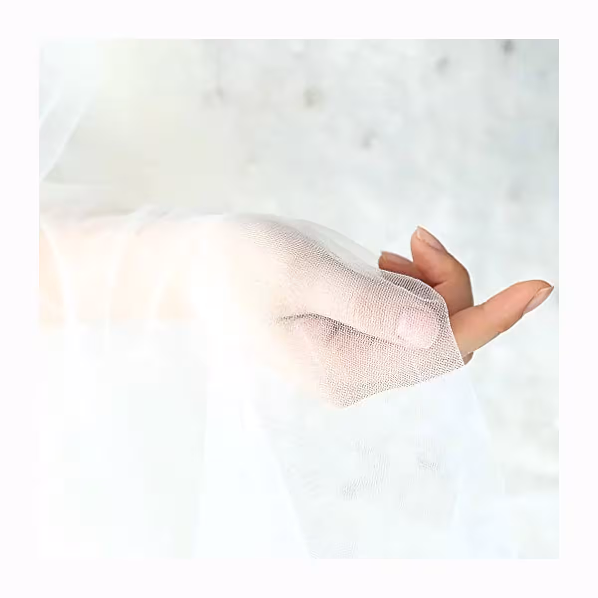 Klassischer langer weißer Brautschleier, geeignet für Kapellenstil