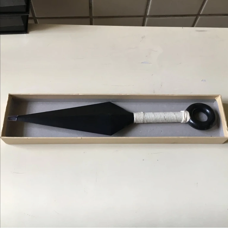 Ninja-Spielzeugwaffe mit Design aus Naruto