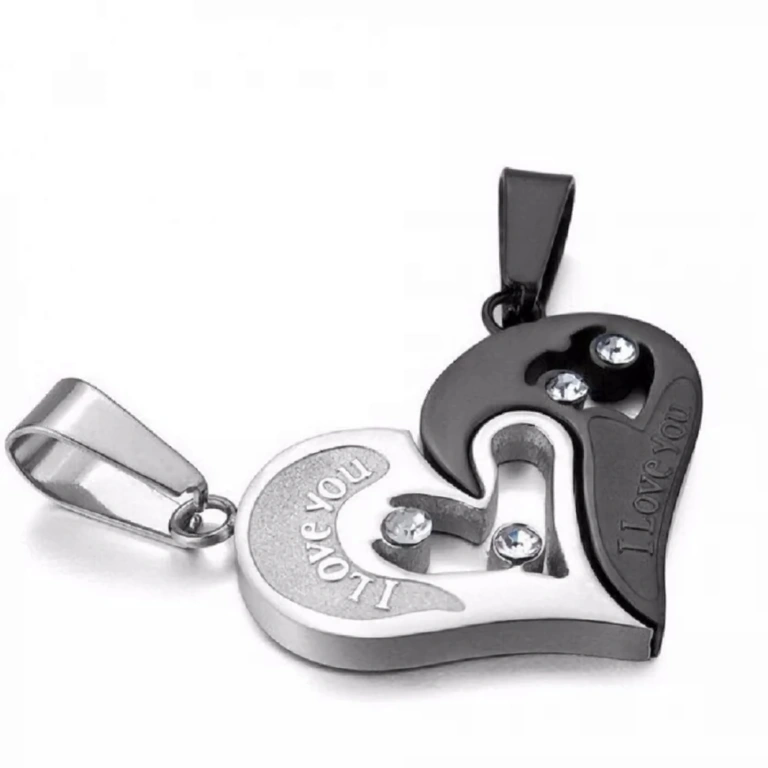 Zwei Ketten mit Herzanhängern, passend für Paare