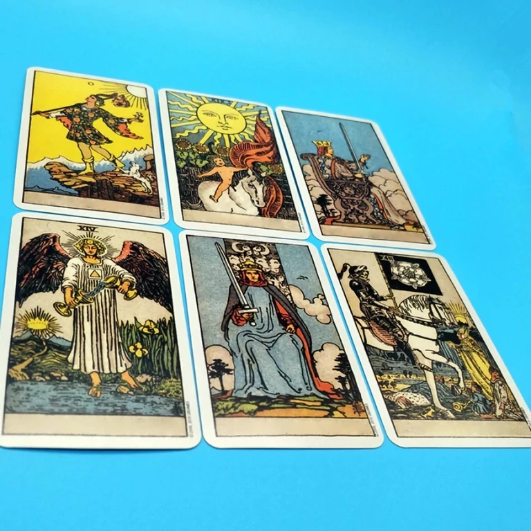 Große und Kleine Arkana aus dem Tarot-Set für Lesen und Interpretation