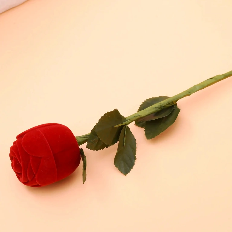 Rote Samt Rosenbox für Ohrringe oder Ring Rote Samtbox in Rosenform für Schmuck – Ring oder Ohrringe