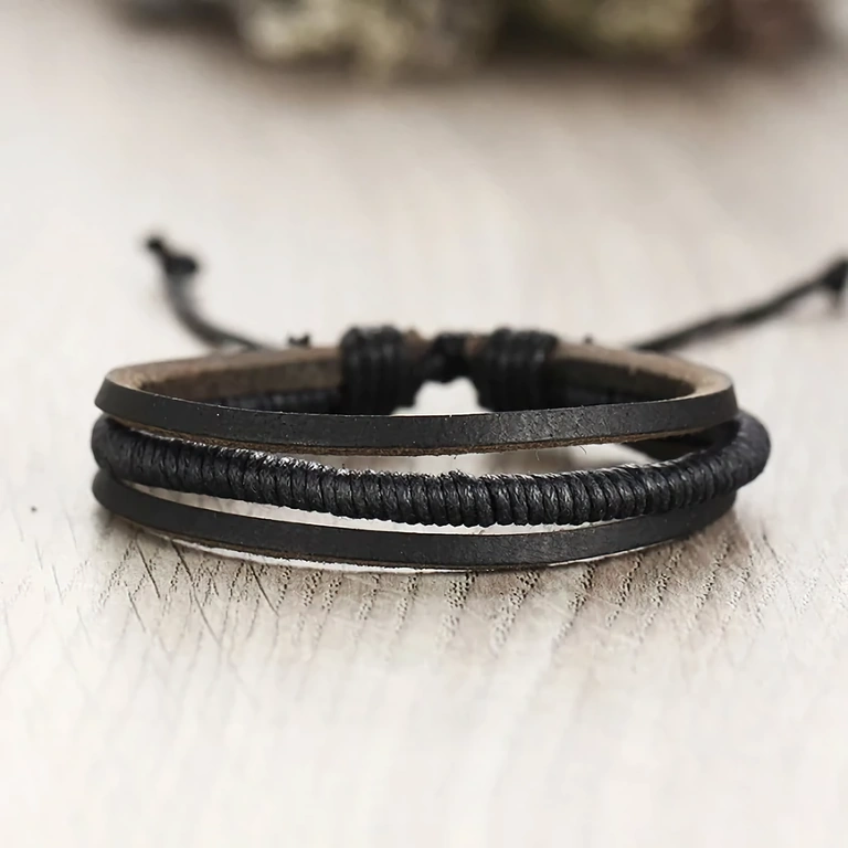 Armbänder mit Metallanhänger für Herren – Leder Armbänder mit Metallverzierung – Casual-Stil für Herrenoutfits