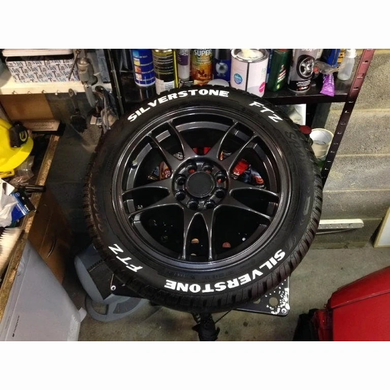 Robuster weißer Marker für die Reifenflanke