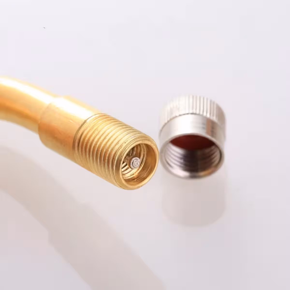 Robuste Verlängerung für Auto- oder LKW-Reifenventile