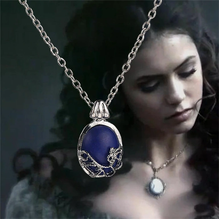 Kette mit Lapis-Lazuli-Anhänger getragen von Elena Gilbert in The Vampire Diaries