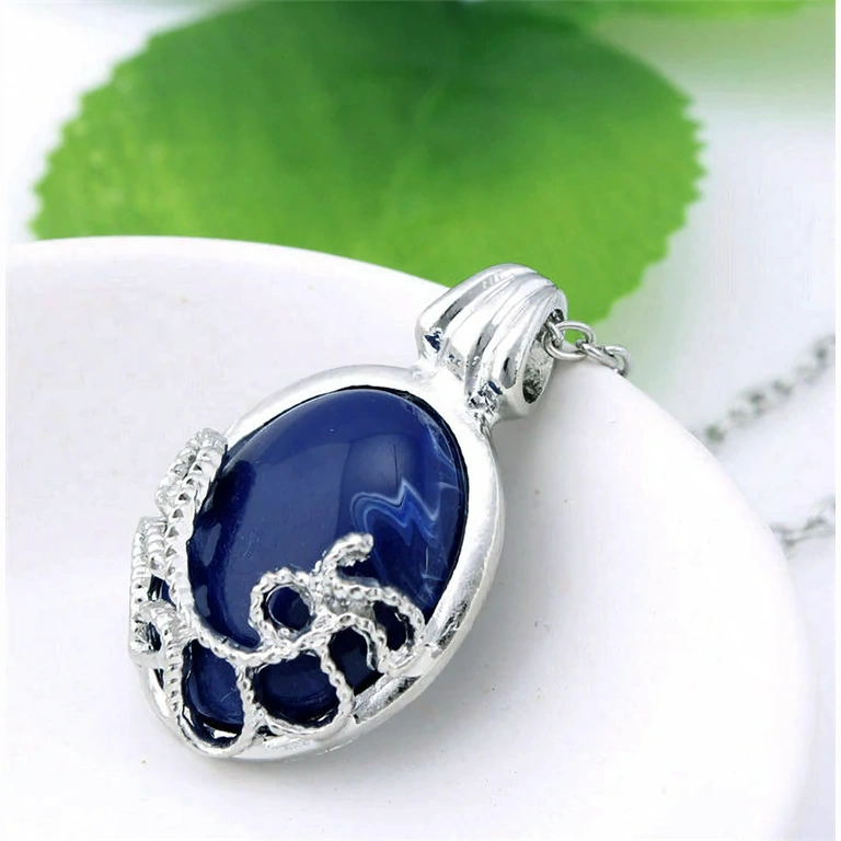 Lapis-Lazuli-Anhänger mit goldener Kette, inspiriert vom Charakter Elena Gilbert