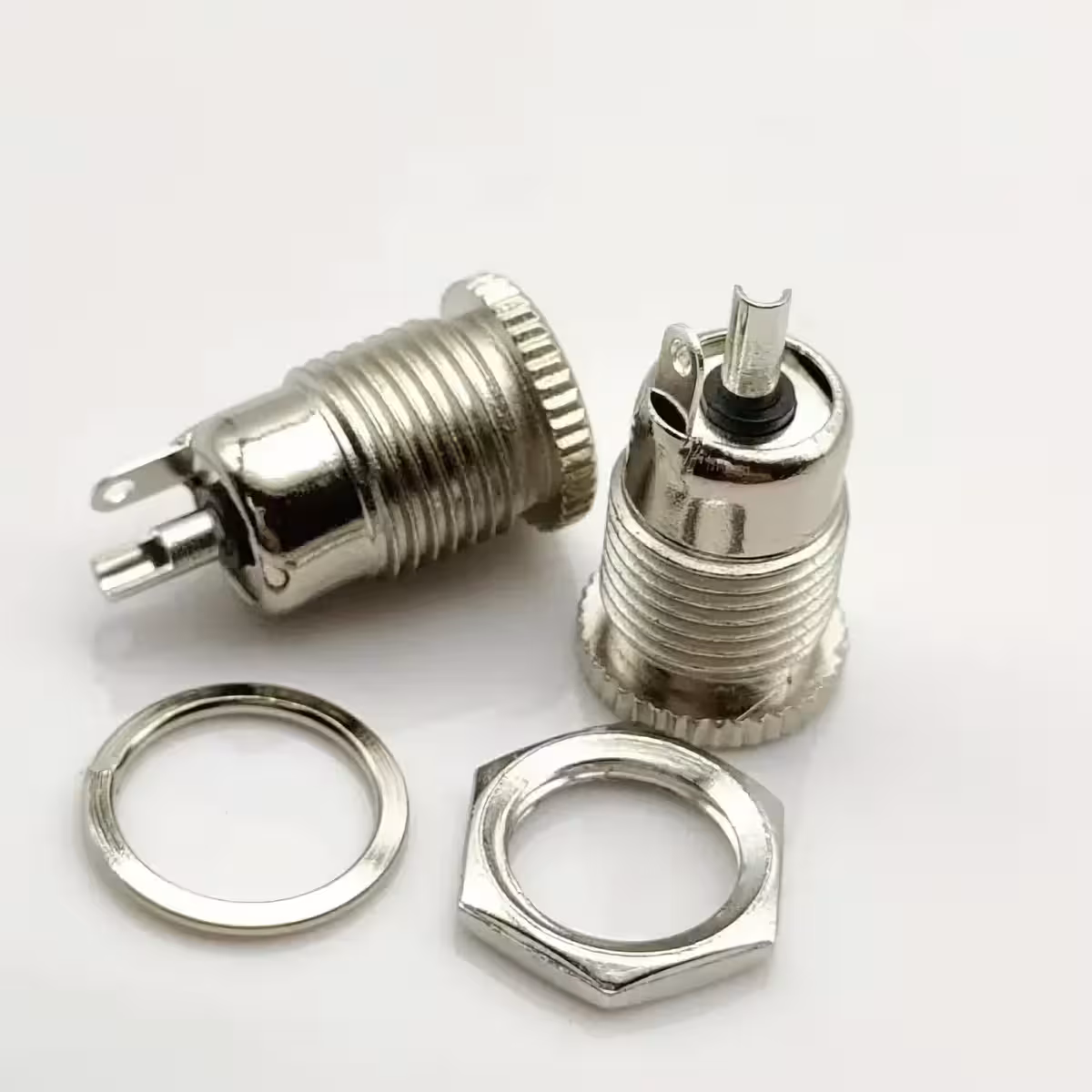 Leistungsstarkes Ladegerät für DIY-Anwendungen und Heim-Elektronik