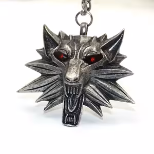 The Witcher Wild Hunt Anhänger-Kette – Medaillon Silber Antik mit schwarzen oder roten Augen