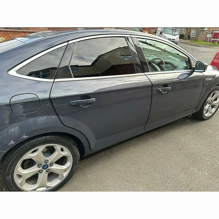 Gummidichtung zum Schutz der Fahrzeugtüren seitlich