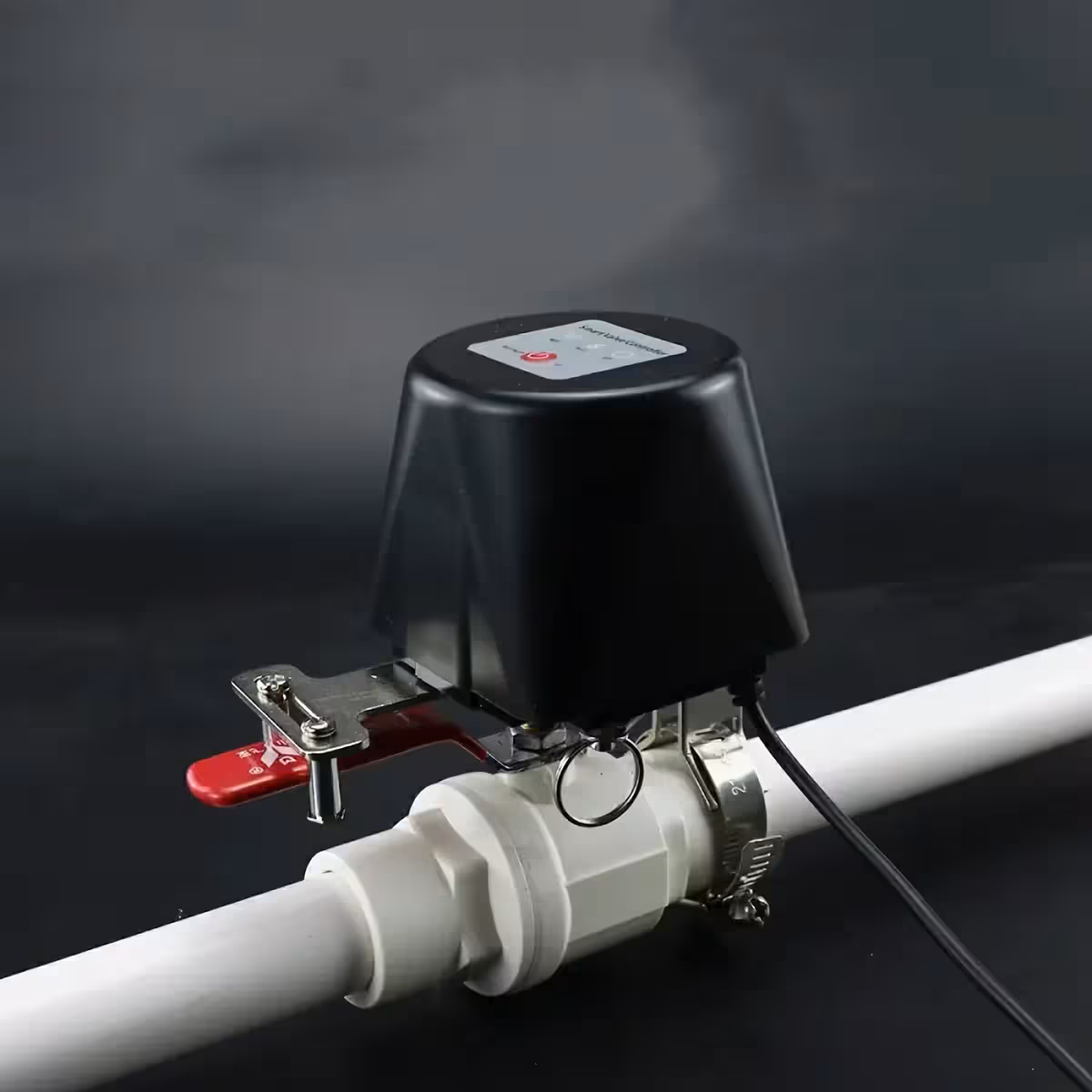 Wi-Fi-Elektroventil direkt an Wasserleitung für automatische Steuerung installiert