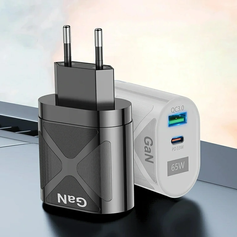 GaN Ladegerät mit Power Delivery und Quick Charge 3.0 – Frontansicht