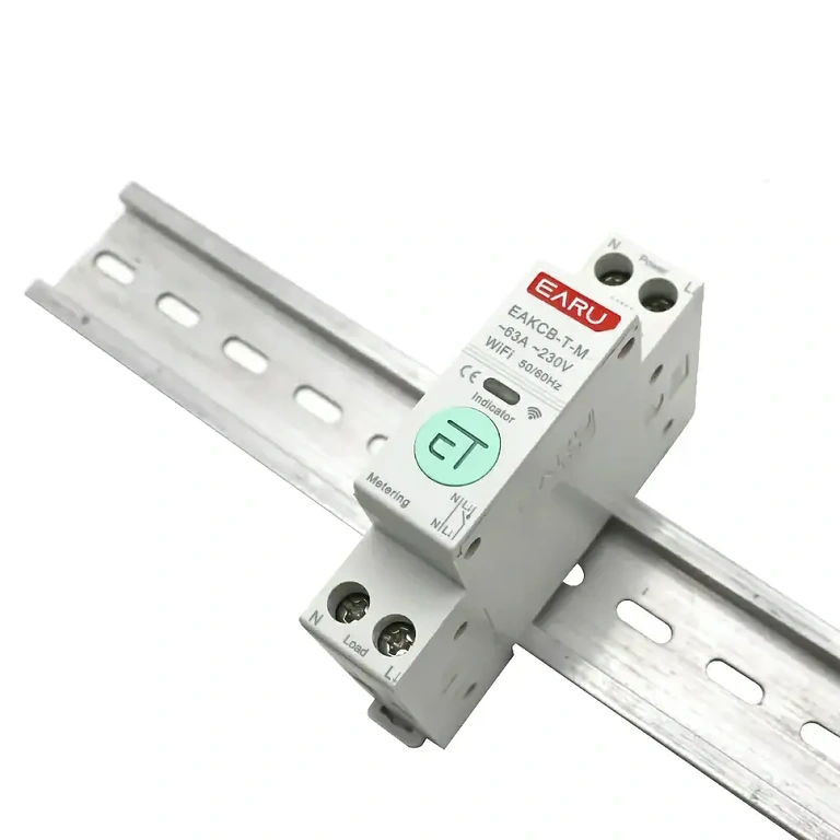 Montage auf DIN-Schiene WiFi-Stromzähler auf DIN-Schiene im Schaltschrank installiert