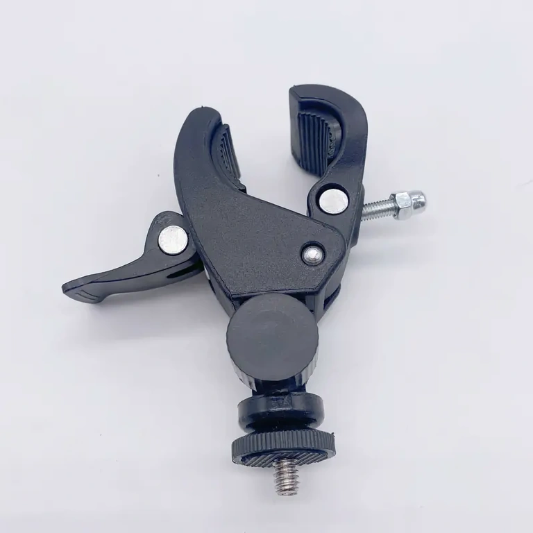 Sichere und stabile Befestigung der Kamera am Lenker für dynamische Abenteuer