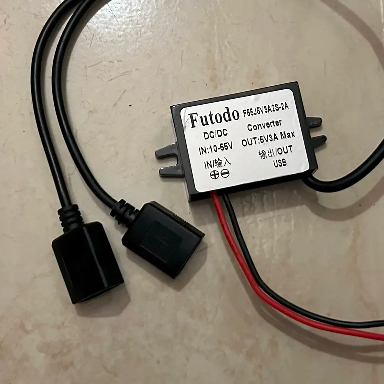 Doppelte USB-Ports für gleichzeitiges Laden bei 5V 3A