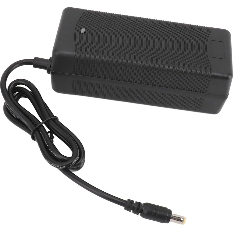 Ladegerät 48V–54,6V 2A für Scooter, E-Bikes und E-Scooter, mit Schutz und LED-Anzeige