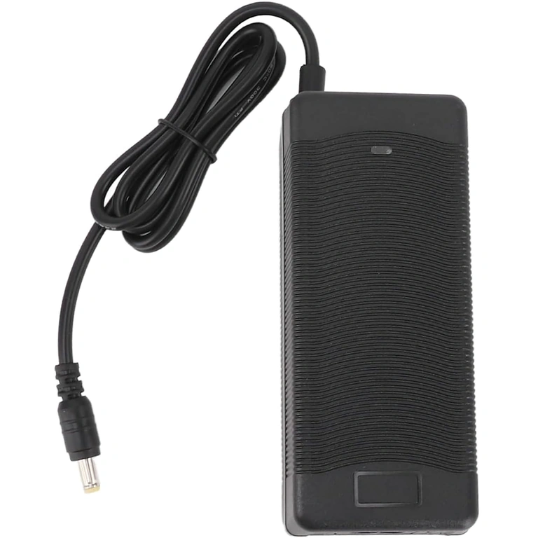 Ladegerät 24V 2A mit roter LED für Laden und grüner LED für vollständig geladene Batterie