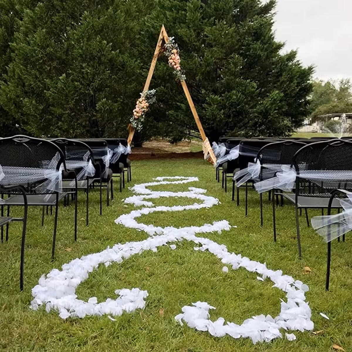 Set mit 500 künstlichen weißen Blütenblättern für Hochzeit und Events