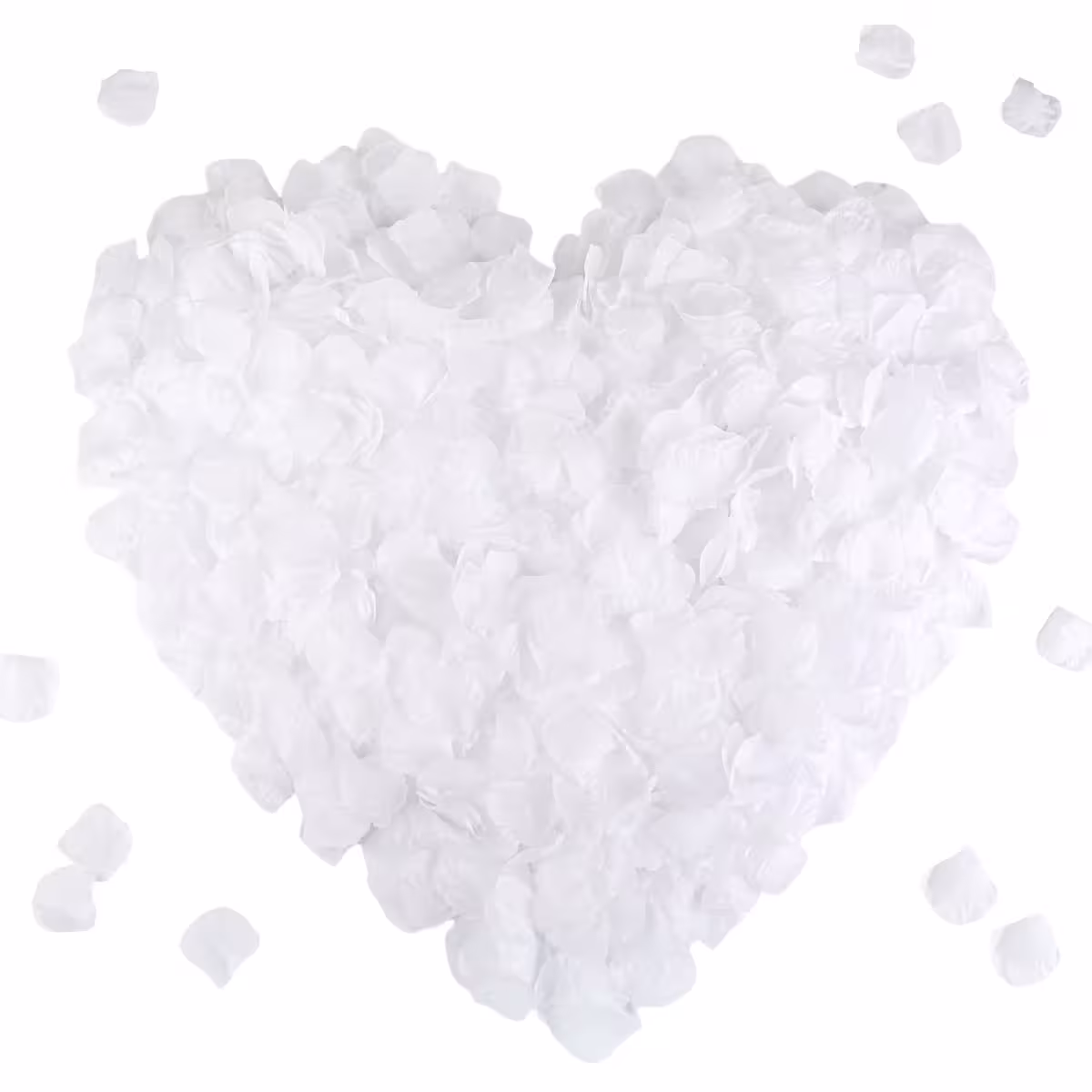 Künstliche weiße Blütenblätter herzförmig arrangiert für Dekoration