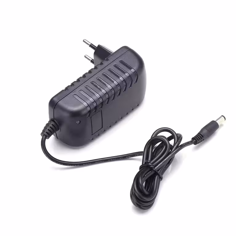 LiFePO4 Ladegerät 12V 2A mit Schutzfunktion und LED-Anzeige