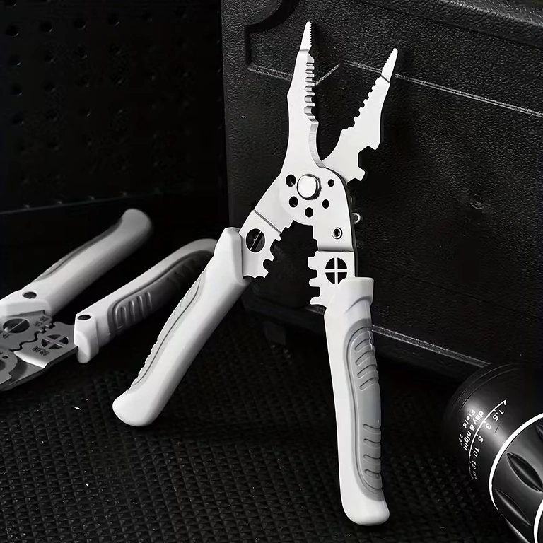 Kalibrierte Löcher für präzises Abisolieren von Drähten verschiedener Durchmesser