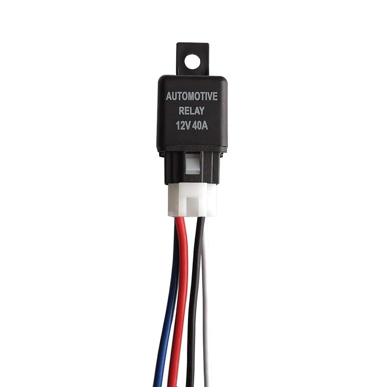 KFZ-Relais 12V 4-Pin 40A mit Sockel – Frontansicht